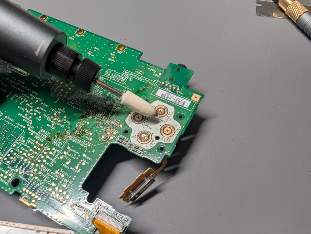 3DSLLのボタン接点部修正時の写真