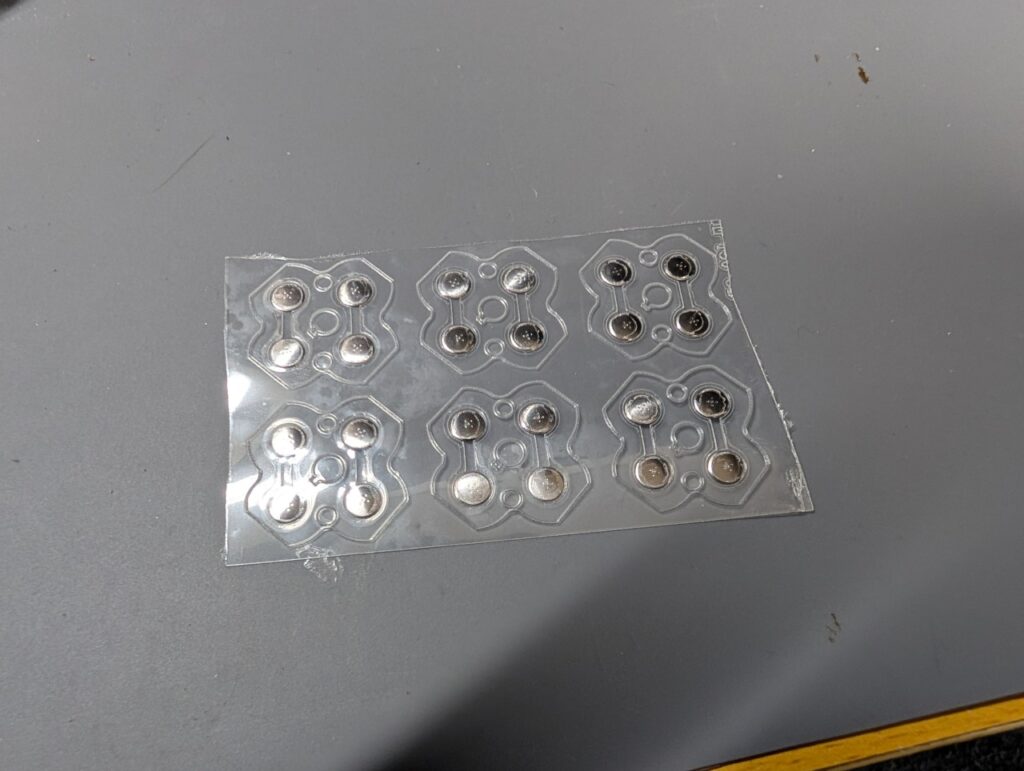 3DSLLのボタン接点シートの写真