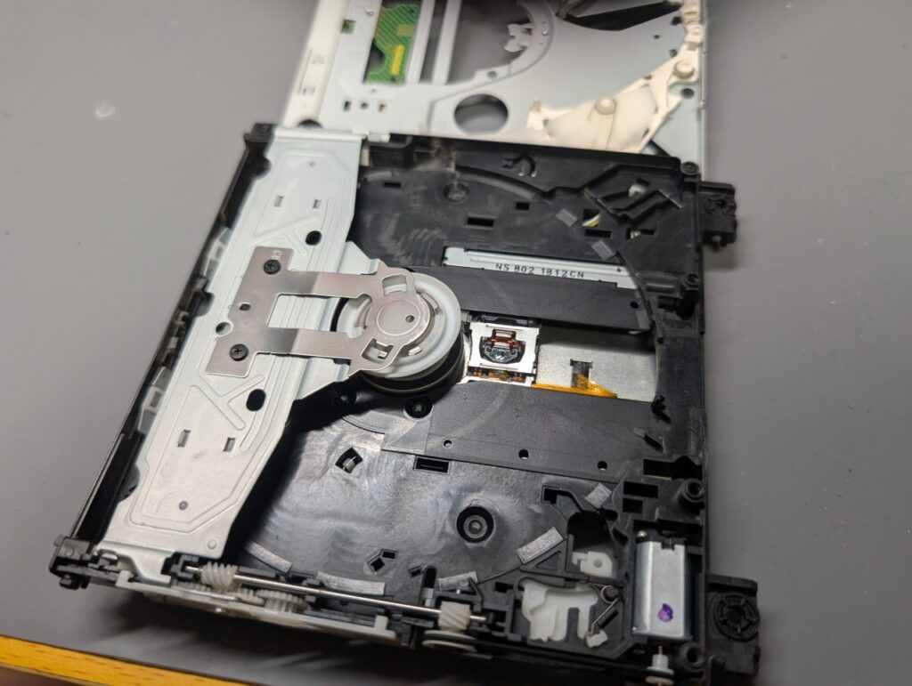 Wiiのディスクドライブカバーを外した後の写真