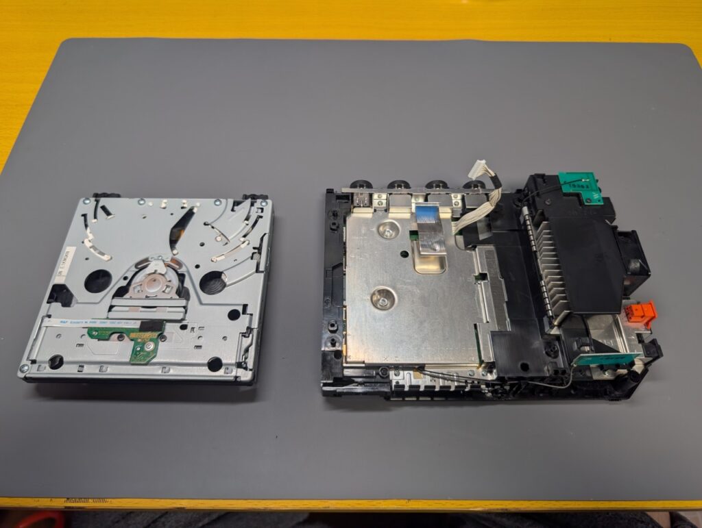 Wiiのディスクドライブと本体の写真