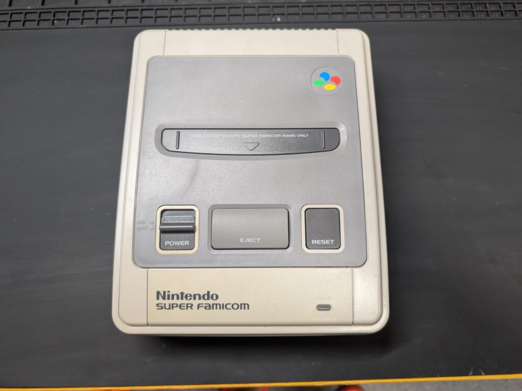 スーパーファミコン本体の写真