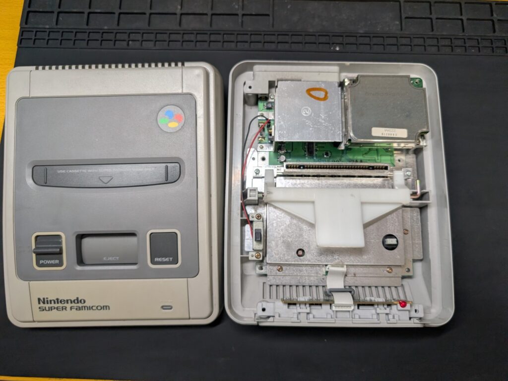 スーパーファミコンを分解時の写真