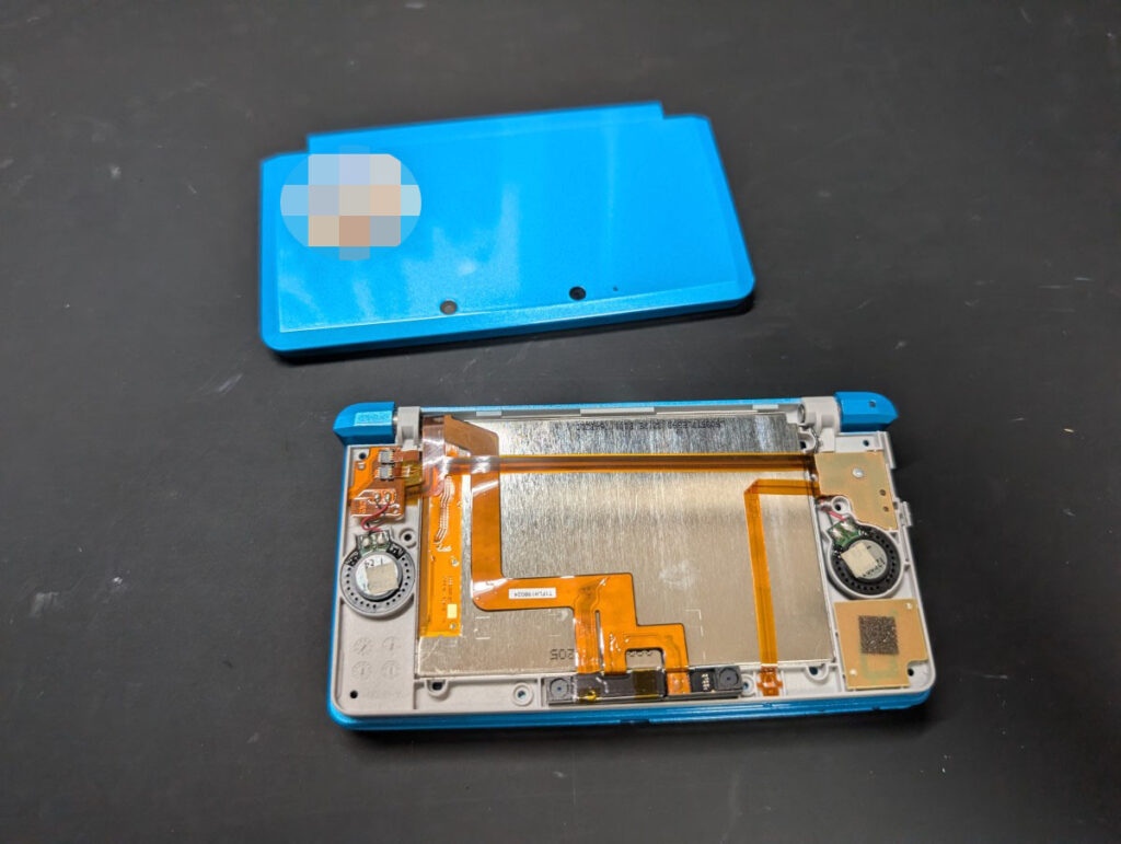 3DSの上側カバーを外した後の写真