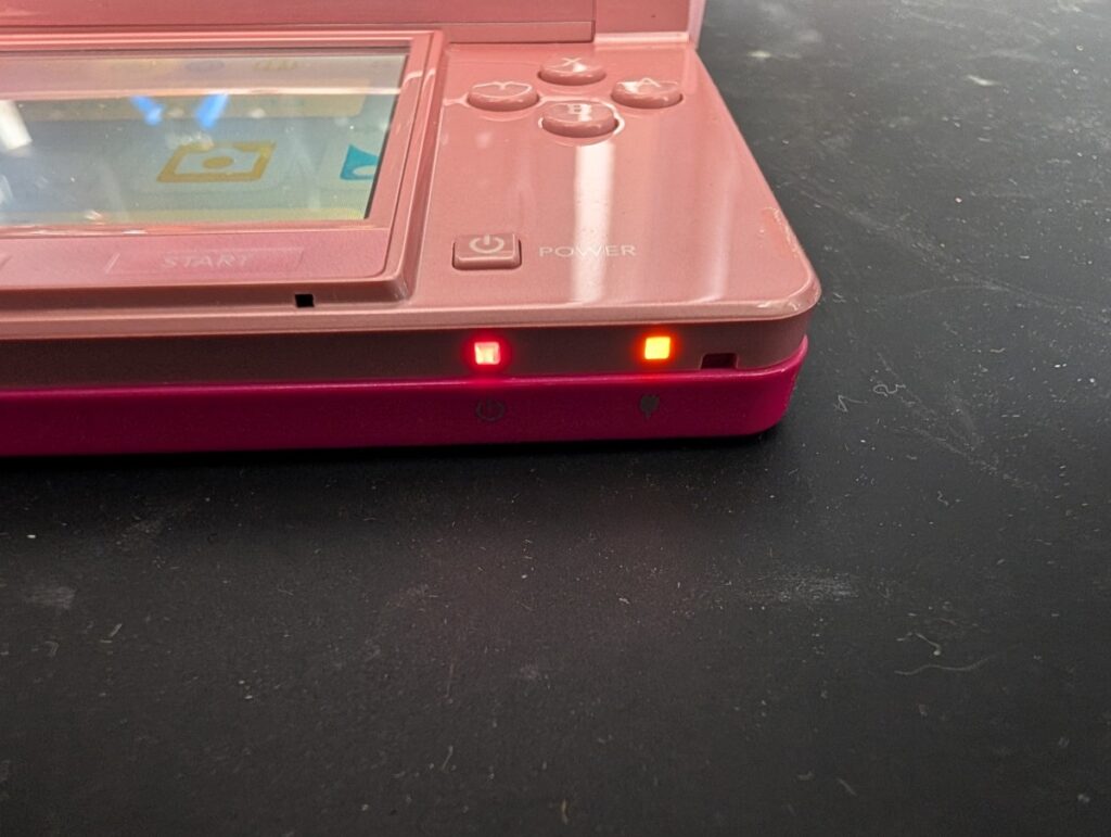 3DSにタイプＣ充電ポートを取り付け後の動作確認時の写真