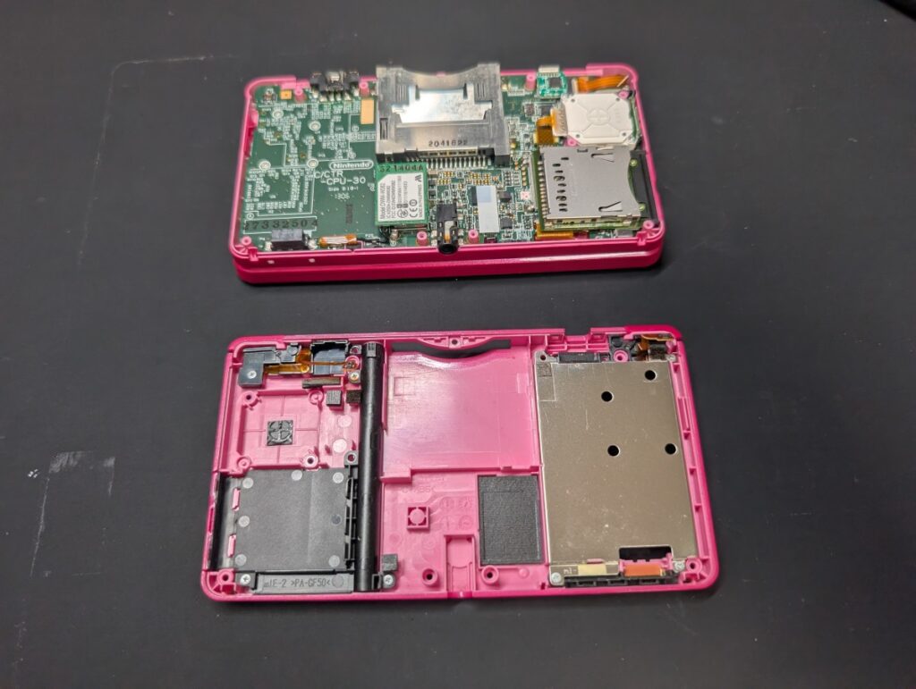 3DSのLRボタン取り外し後の写真