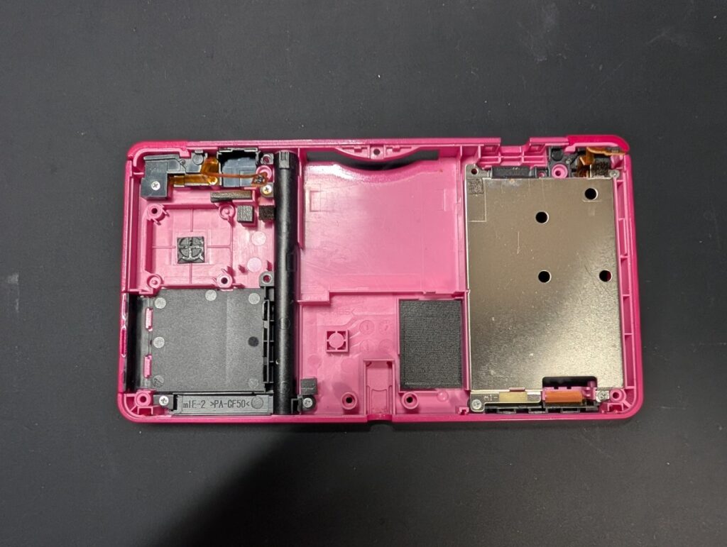 3DSのLRボタンカバーの写真
裏側カバー