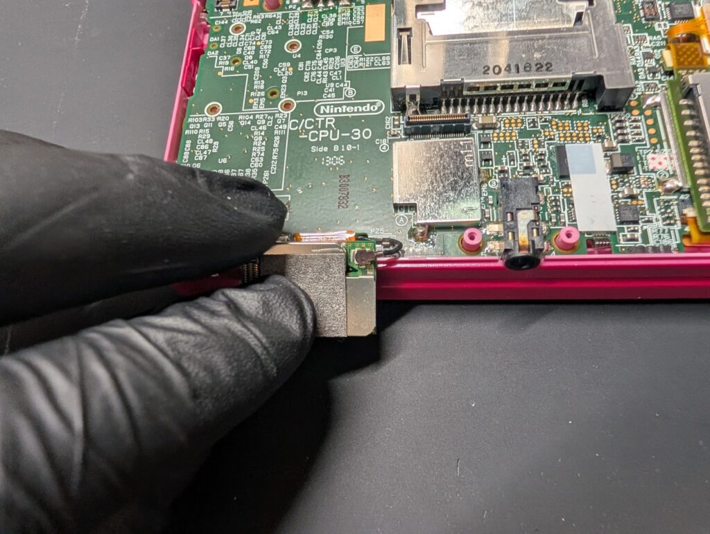 3DSの無線モジュール取り外し時の写真