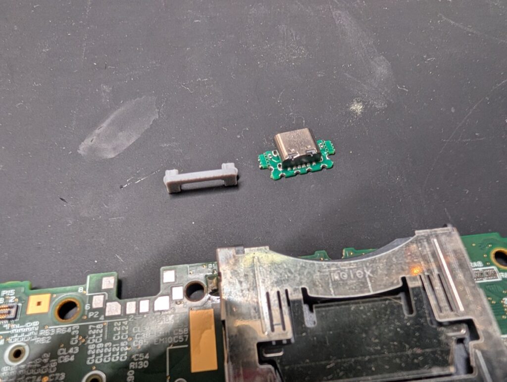 3DSのタイプＣ充電ポートの写真