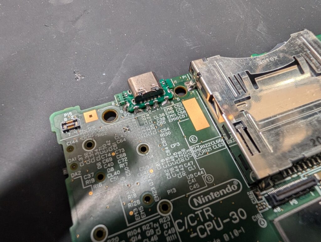 3DSにタイプC充電ポートを取り付け後の写真