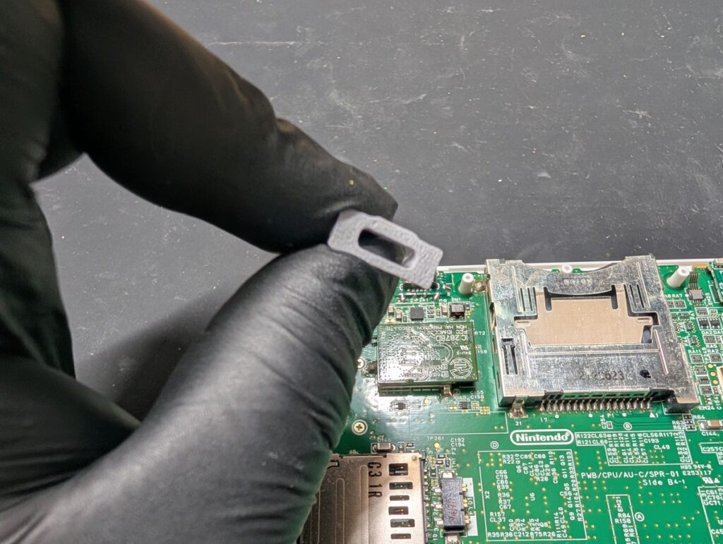 3DSLLの基板に基板型タイプCポートのスペーサーの写真