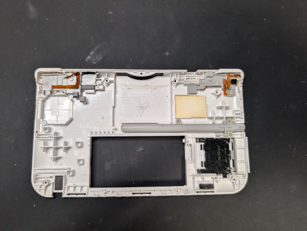3DSLLのLRカバーの裏側の写真