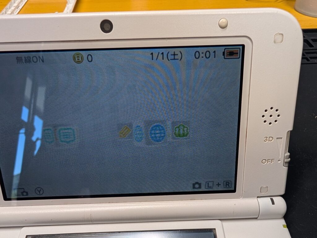 3DSLL画面の充電中を示すマークを映した画像