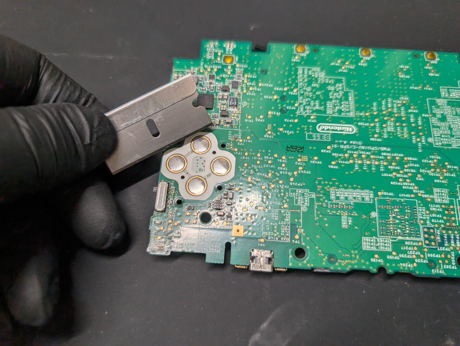 3DSLLのボタン修理時の写真