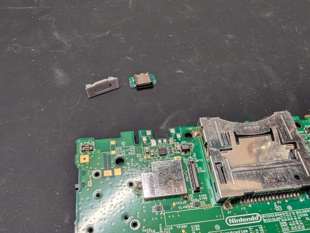3DSLLの基板と、タイプC化セットの写真