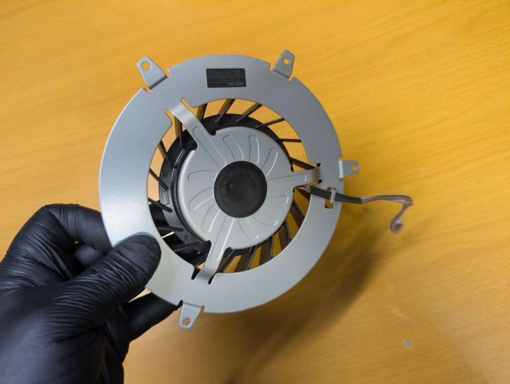 CECHA00の冷却ファンを清掃後の写真