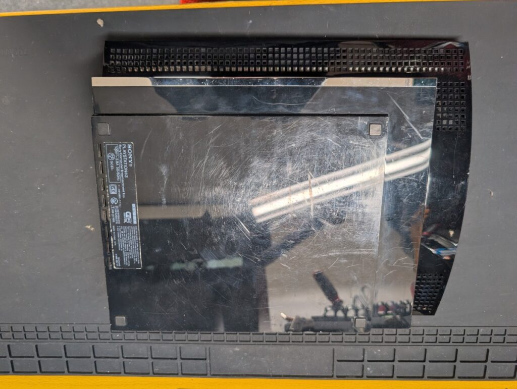 CECHA00の下部カバーの写真