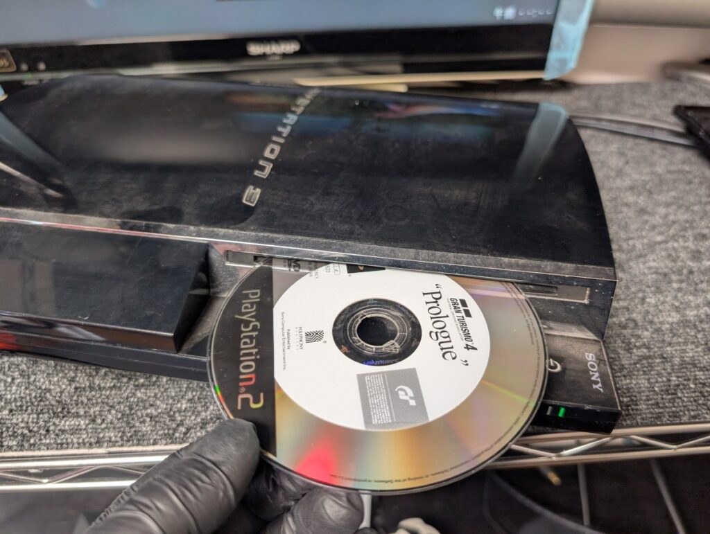 CECHA00にPS2のDVD規格ディスクを取り込んでいるときの写真