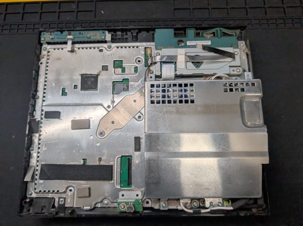 CECHA00のディスクドライブを取り外した後の写真