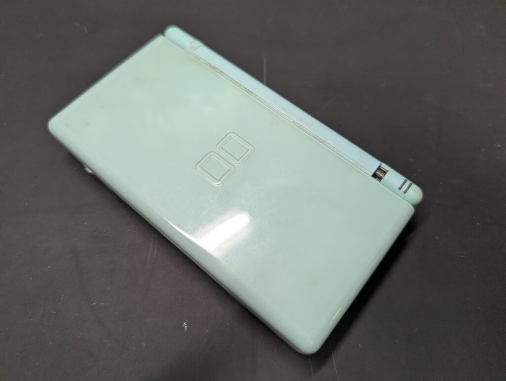 DS Liteのヒンジ破損部の写真