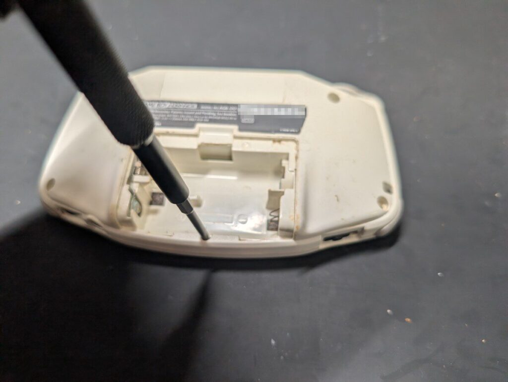 GBAの裏側外装取り外し時の写真