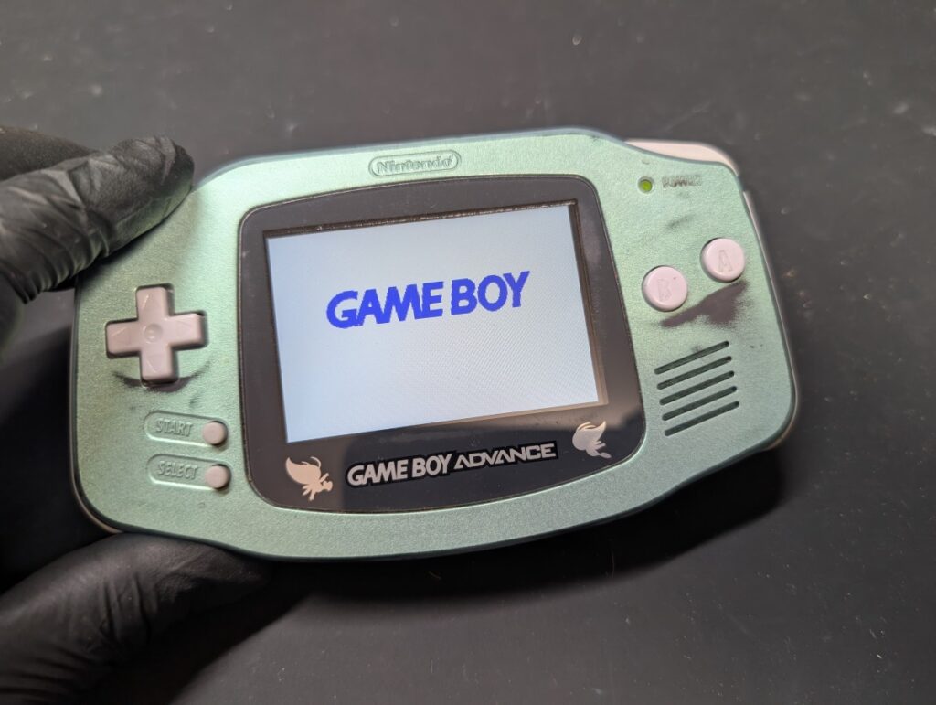 IPS液晶を取り付けた後のGBA起動画面
