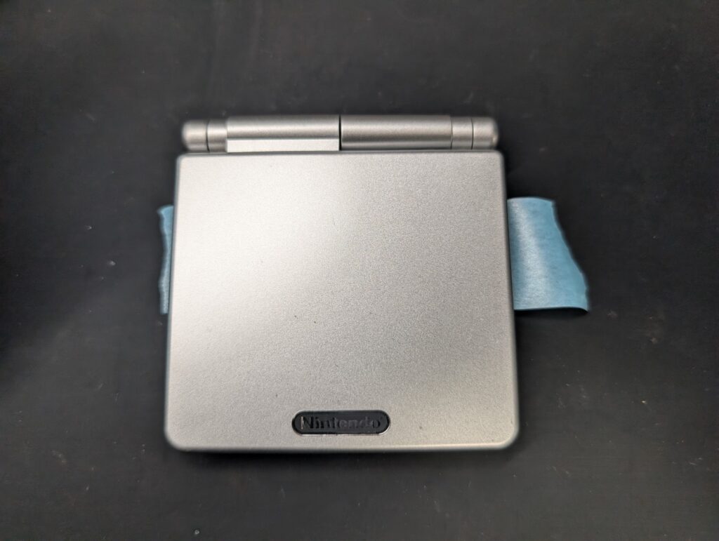 GBASPのIPS液晶取り付け後の上部カバー取り付け時写真