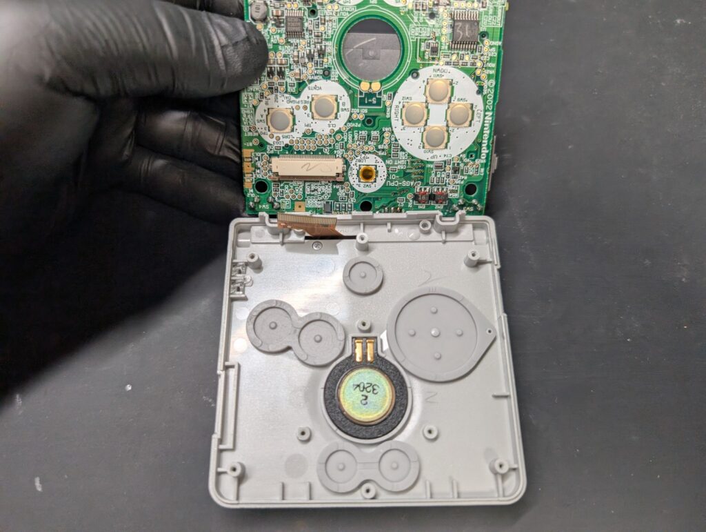 GBASPのIPS液晶取り付け後の組み立て時の写真