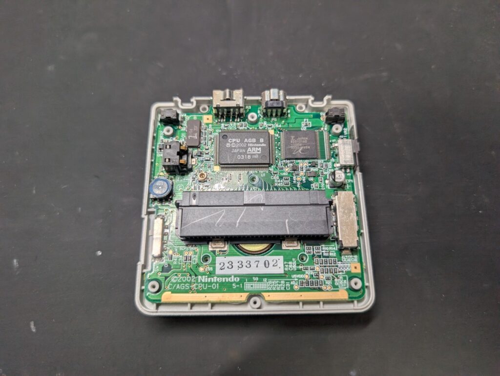 GBASPのIPS液晶取り付け後の組み立て時の写真