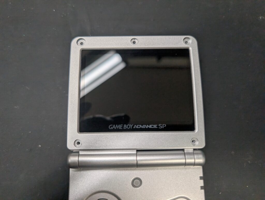 GBASPのIPS液晶取り付け後の動作確認時の写真
