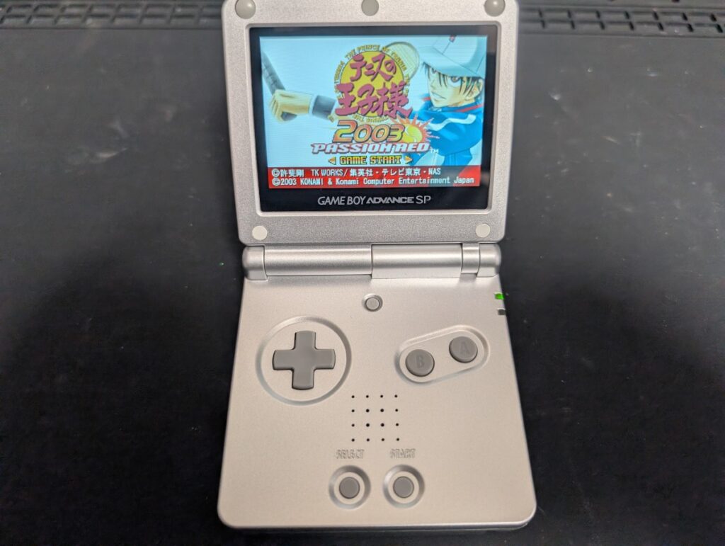 GBASPのIPS液晶取り付け後の動作確認時の写真