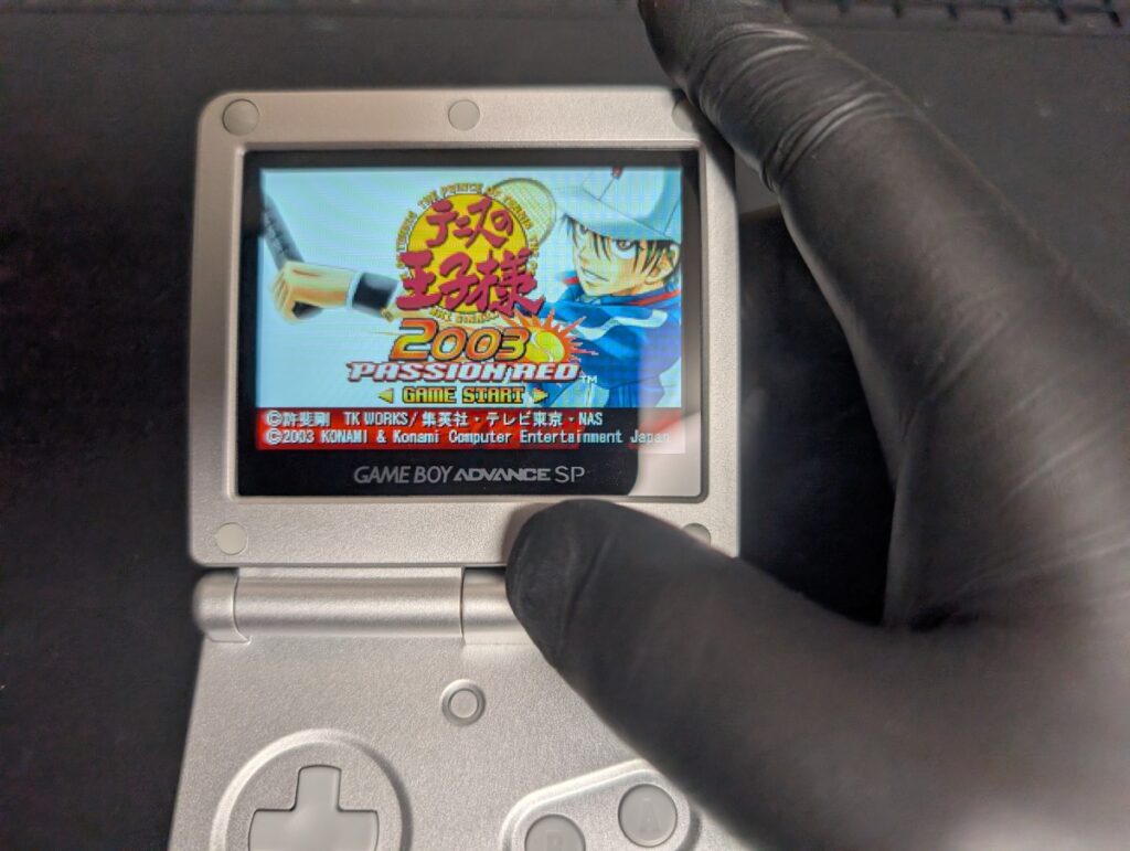 GBASPのIPS液晶取り付け後の動作確認時の写真