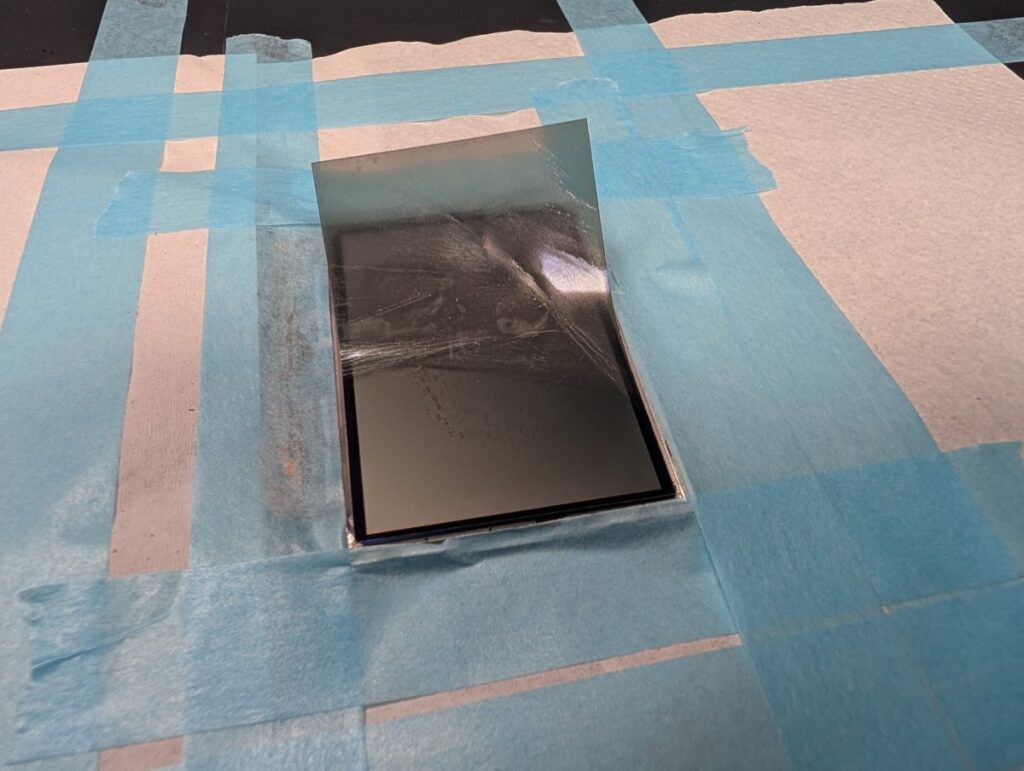 GBASPの液晶の劣化した偏光フィルムを剥がしている時の写真