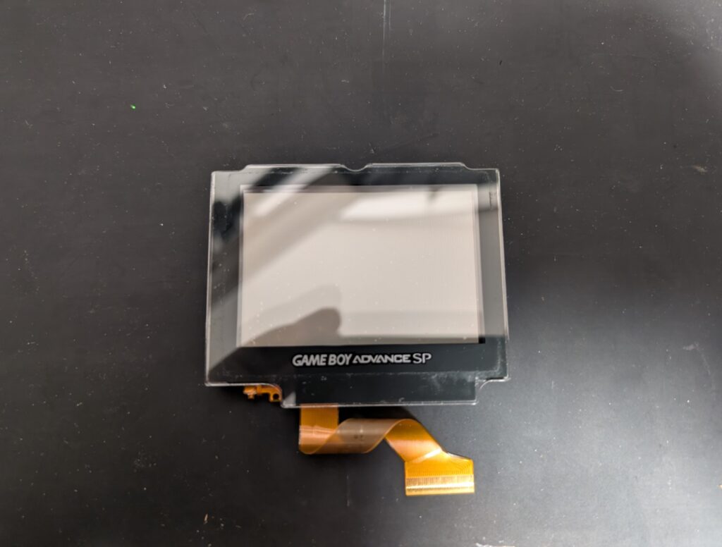 GBASPの液晶の組み立て時の写真