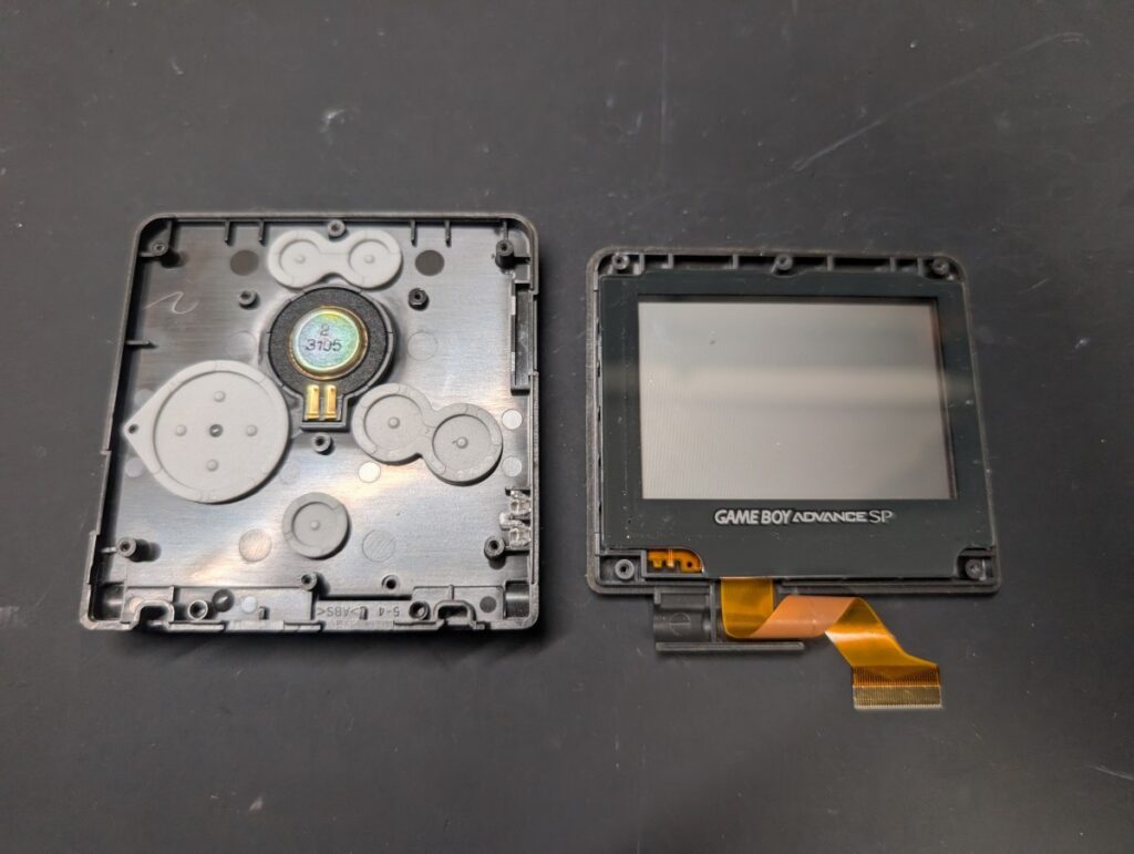 GBASP本体から、液晶を取り外した後の写真