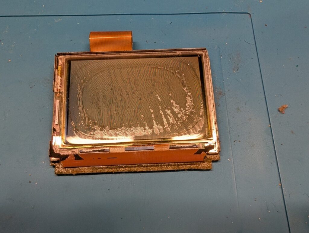 偏光フィルムが劣化したGBAの画面の写真