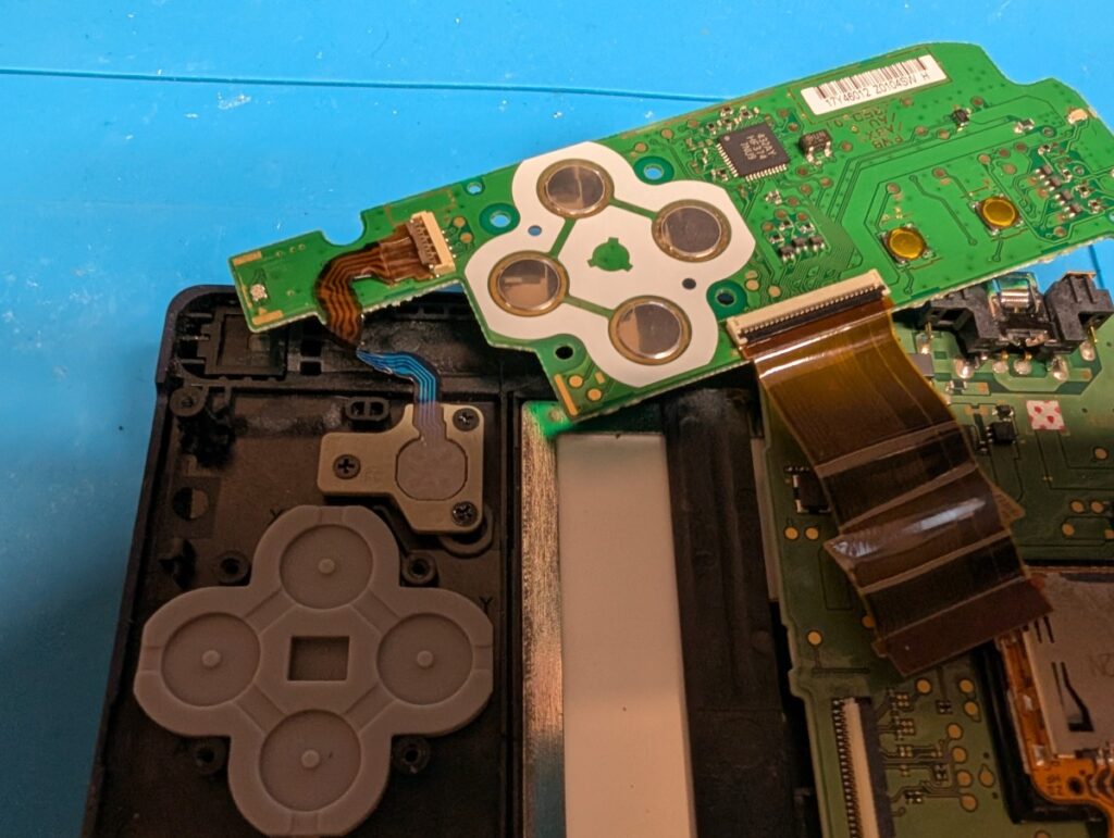 Newニンテンドー3DS/3DS LL ボタン不良(ABXY・十字キー)の修理時の写真