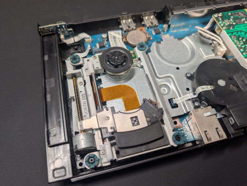 SCPH-90000のフレキシブルケーブル交換後の写真