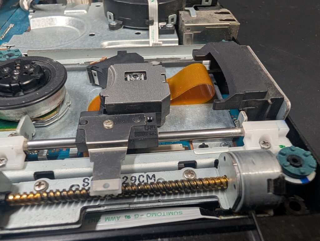 SCPH-90000のフレキシブルケーブル交換後の写真