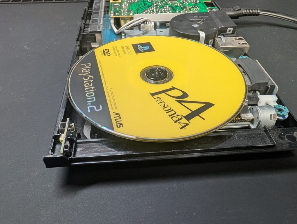 SCPH-90000のフレキシブルケーブル交換後の動作確認時の写真