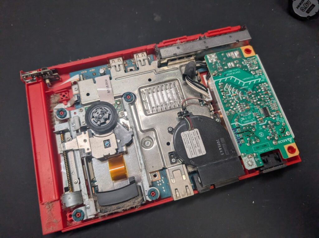SCPH-90000本体の写真
分解後