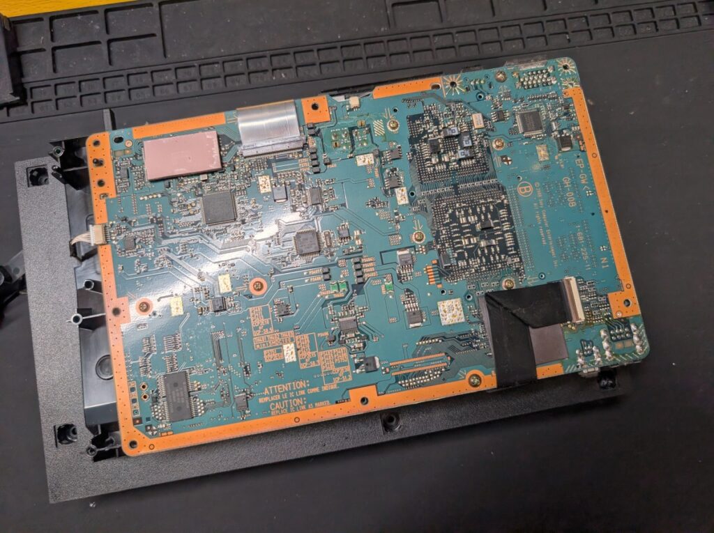 SCPH-18000のメイン基板の写真