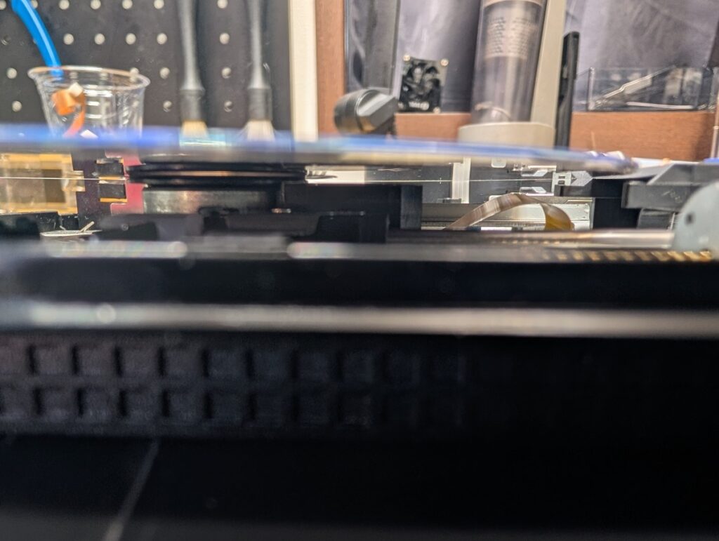 SCPH-90000のピックアップレンズとケーブル交換後の点検時の写真