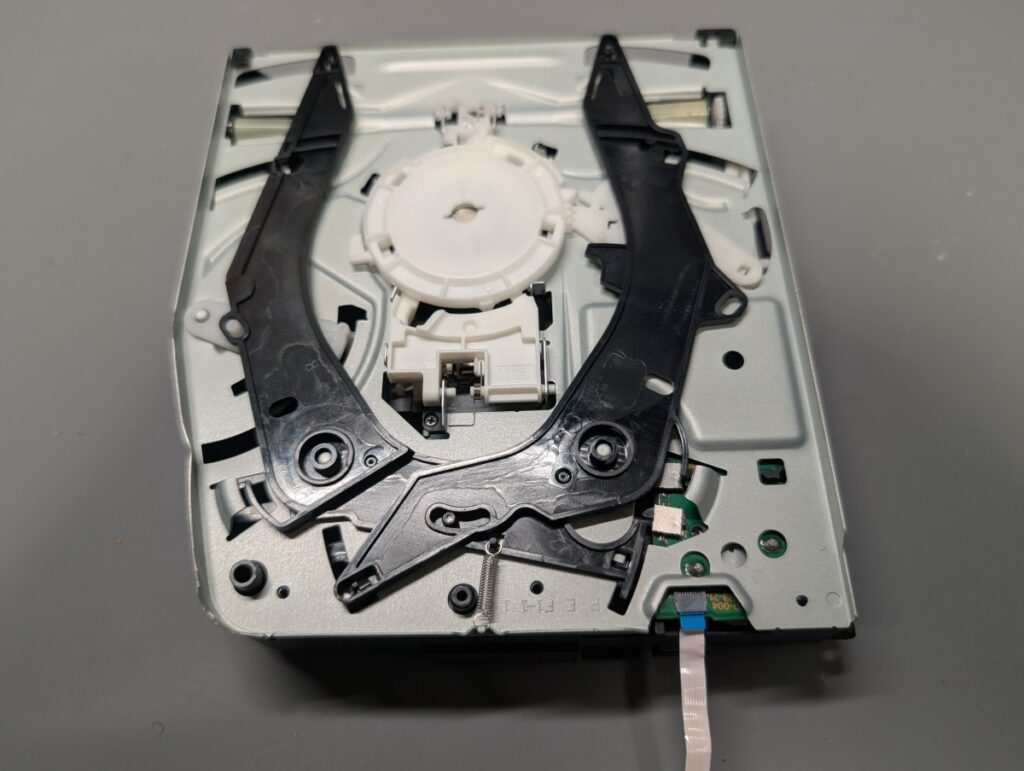 CUH-7000Bの修理後のディスクドライブの写真