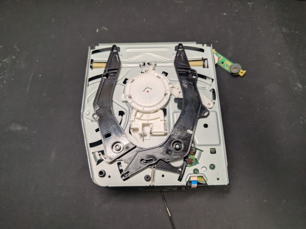 CUH-2100Aのディスクドライブの表面の写真