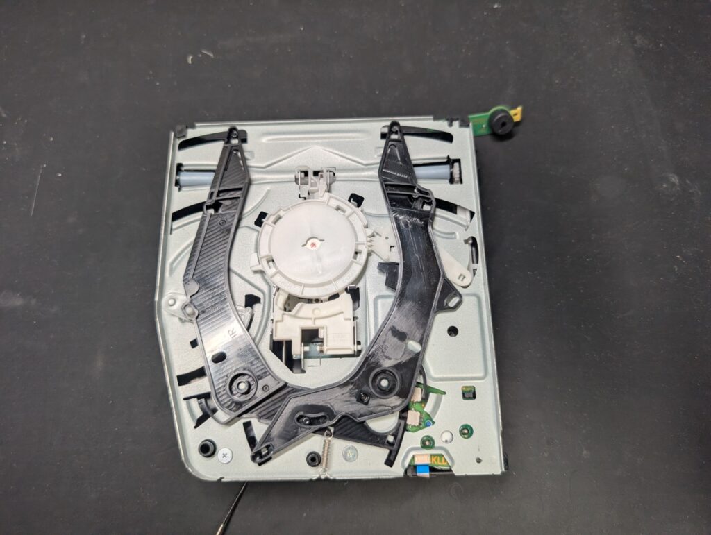 CUH-2100Aのディスクドライブ修理時の写真
組み立て後