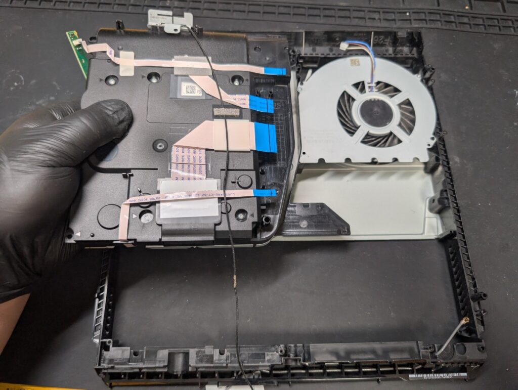 CUH-2100Aの組み立て時の写真