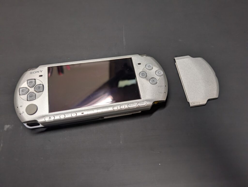 PSP-3000本体の写真
分解前