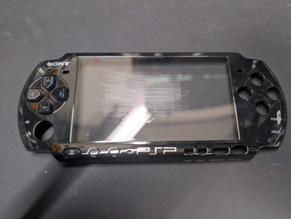 PSP-3000の上部カバーの写真