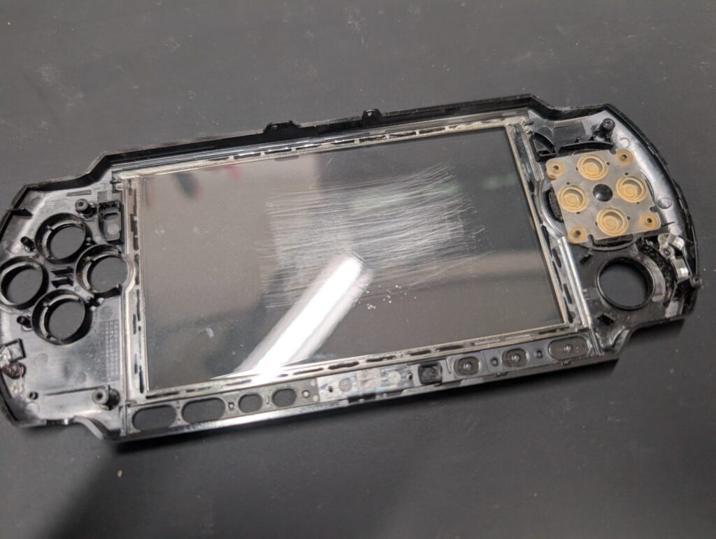 PSP-3000の上部カバーの写真