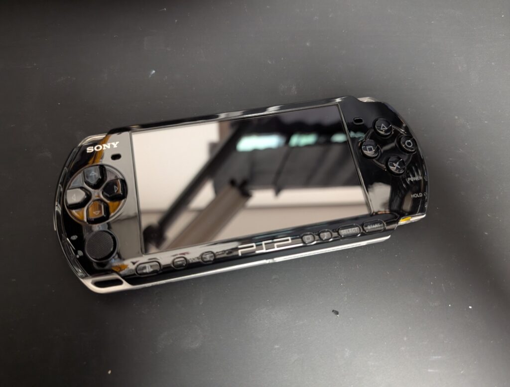 PSP-3000のプロテクターパネル交換後の本体写真